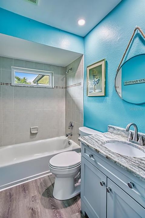 合同活跃: $299,900 (3 贝兹, 2 浴室, 1205 平方英尺)