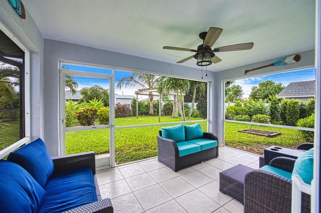 合同活跃: $299,900 (3 贝兹, 2 浴室, 1205 平方英尺)