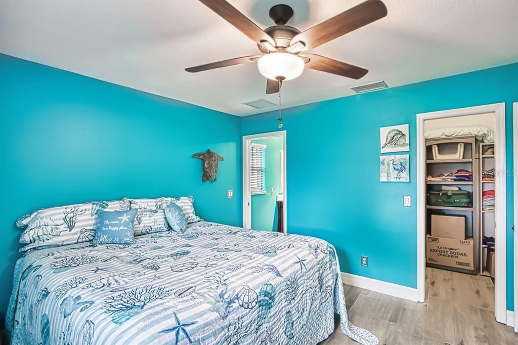 合同活跃: $299,900 (3 贝兹, 2 浴室, 1205 平方英尺)