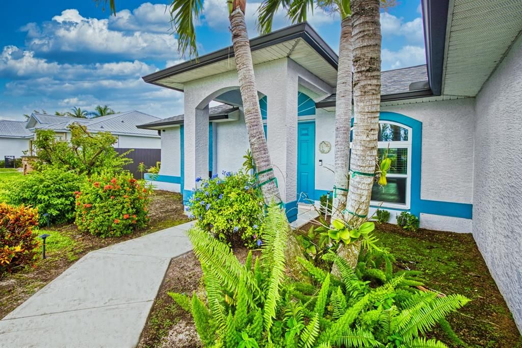 合同活跃: $299,900 (3 贝兹, 2 浴室, 1205 平方英尺)