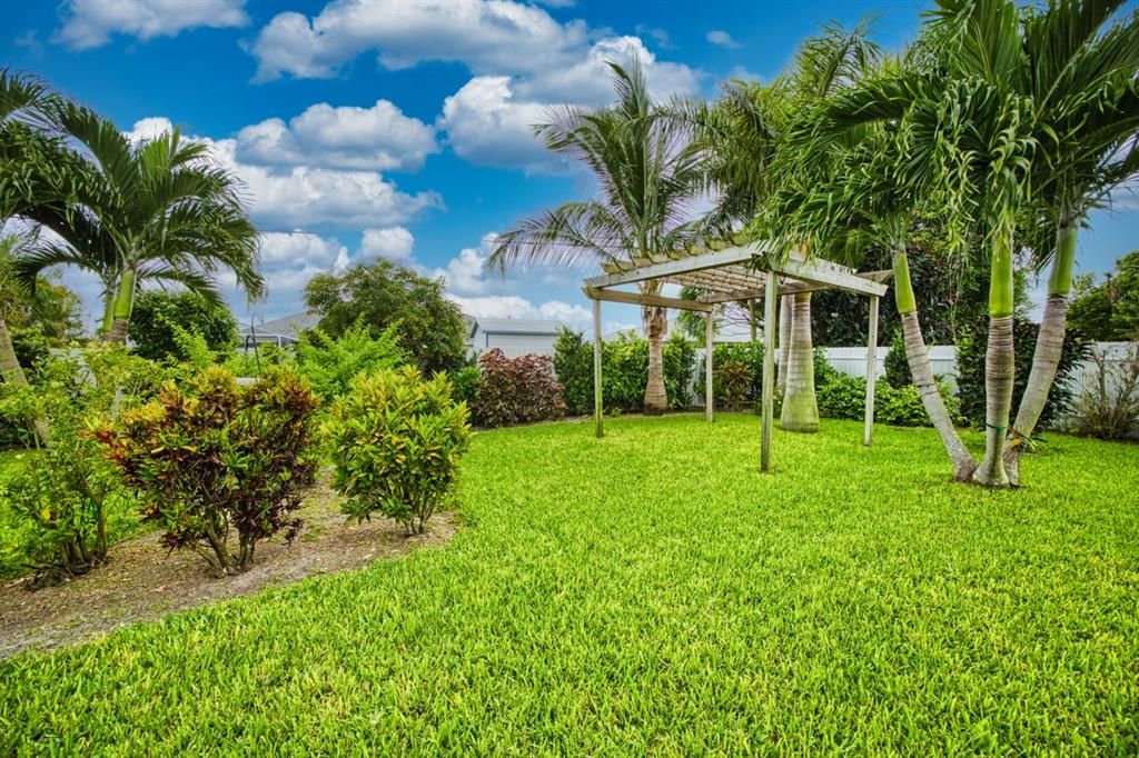 合同活跃: $299,900 (3 贝兹, 2 浴室, 1205 平方英尺)