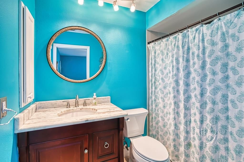 合同活跃: $299,900 (3 贝兹, 2 浴室, 1205 平方英尺)