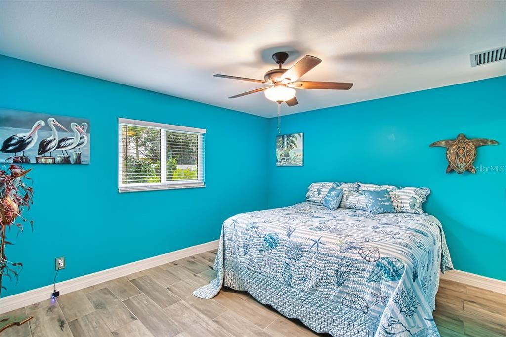 合同活跃: $299,900 (3 贝兹, 2 浴室, 1205 平方英尺)