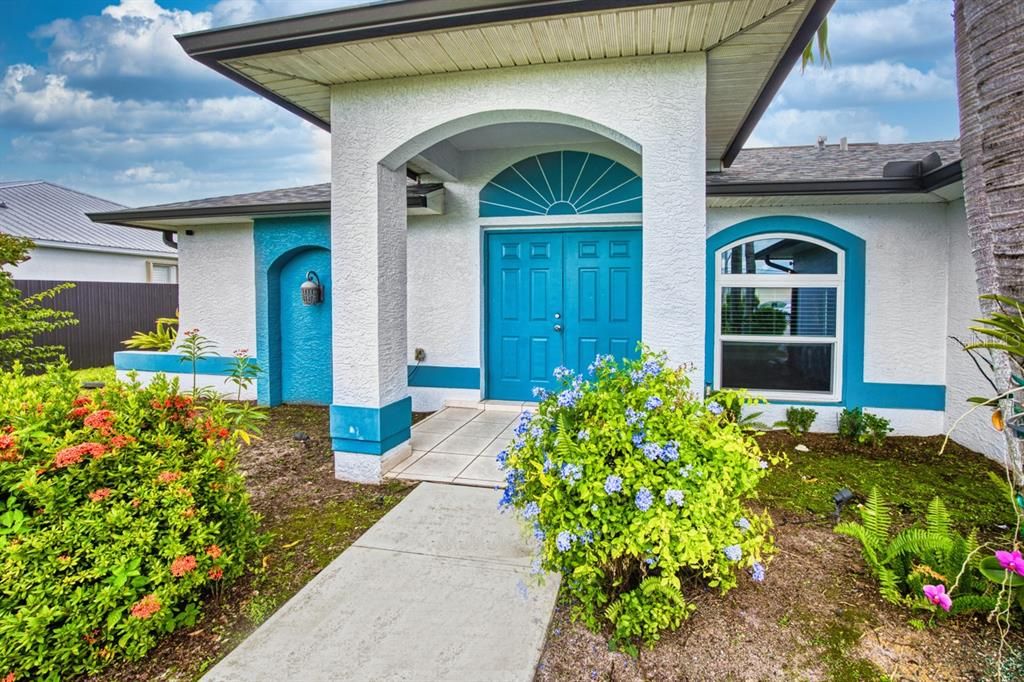 合同活跃: $299,900 (3 贝兹, 2 浴室, 1205 平方英尺)