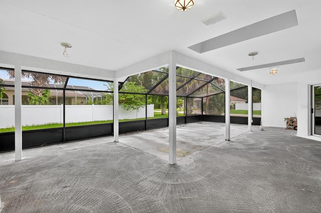 Activo con contrato: $319,900 (4 camas, 2 baños, 2143 Pies cuadrados)