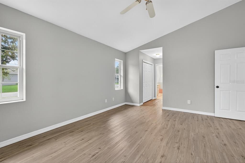 Activo con contrato: $319,900 (4 camas, 2 baños, 2143 Pies cuadrados)