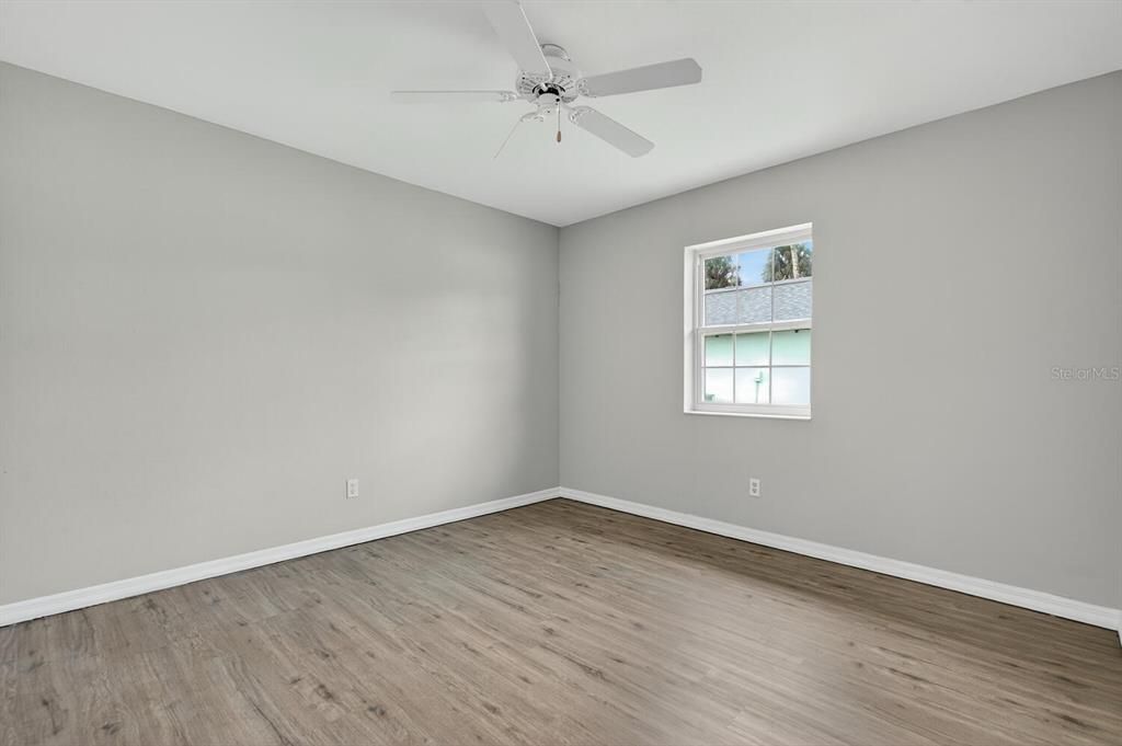 Activo con contrato: $319,900 (4 camas, 2 baños, 2143 Pies cuadrados)