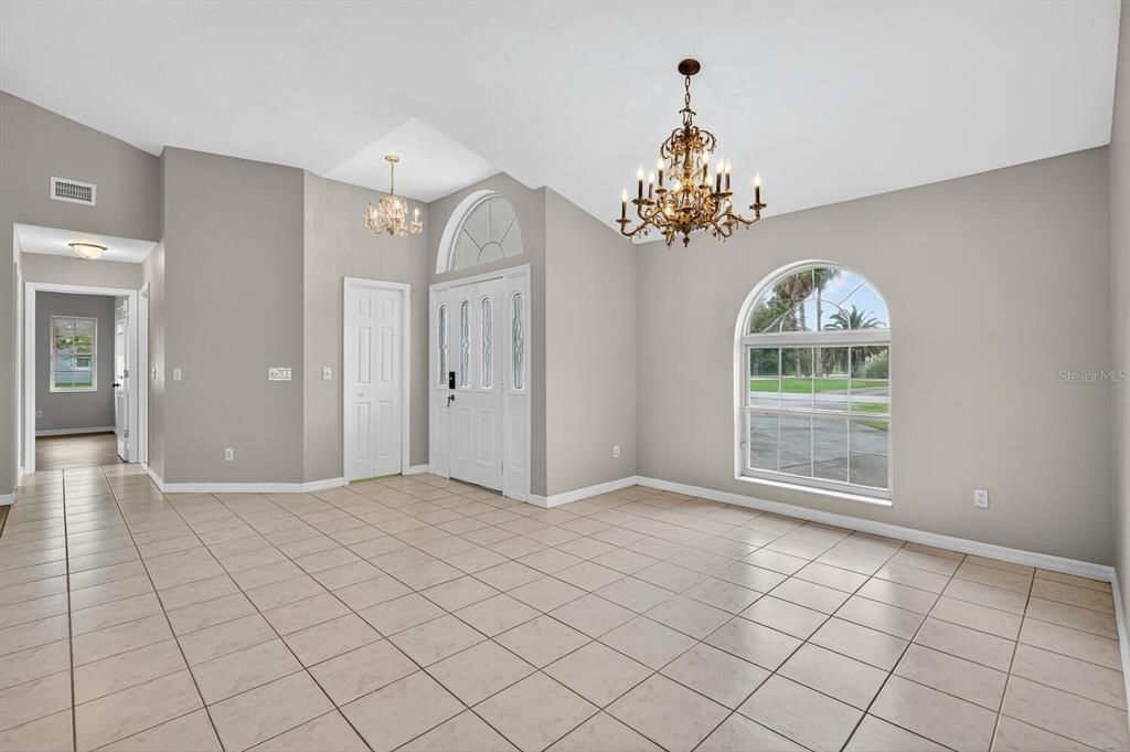 Activo con contrato: $319,900 (4 camas, 2 baños, 2143 Pies cuadrados)