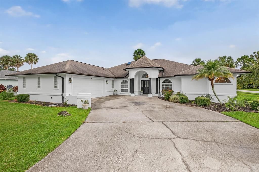 Activo con contrato: $319,900 (4 camas, 2 baños, 2143 Pies cuadrados)