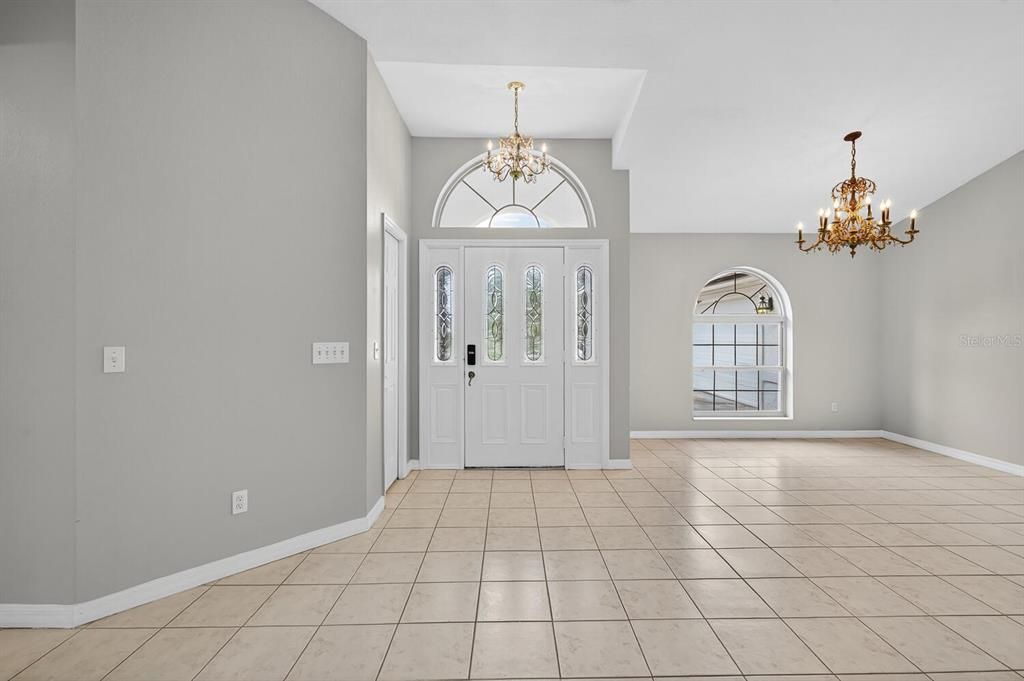 Activo con contrato: $319,900 (4 camas, 2 baños, 2143 Pies cuadrados)