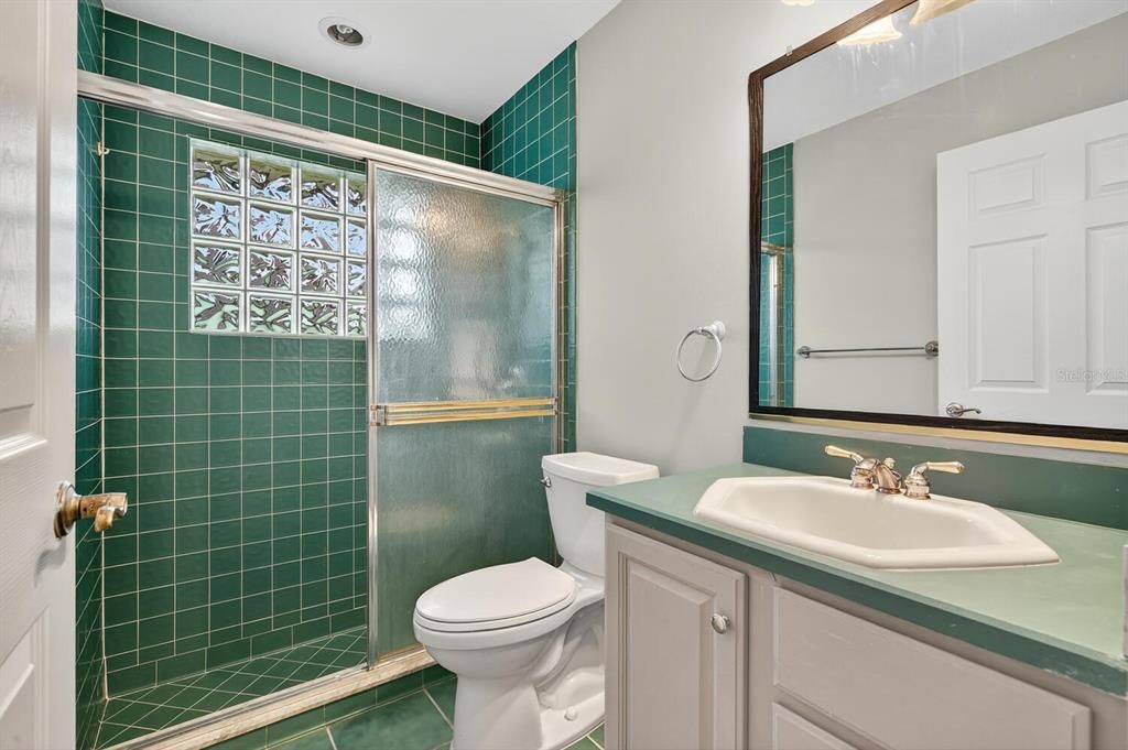 Activo con contrato: $319,900 (4 camas, 2 baños, 2143 Pies cuadrados)