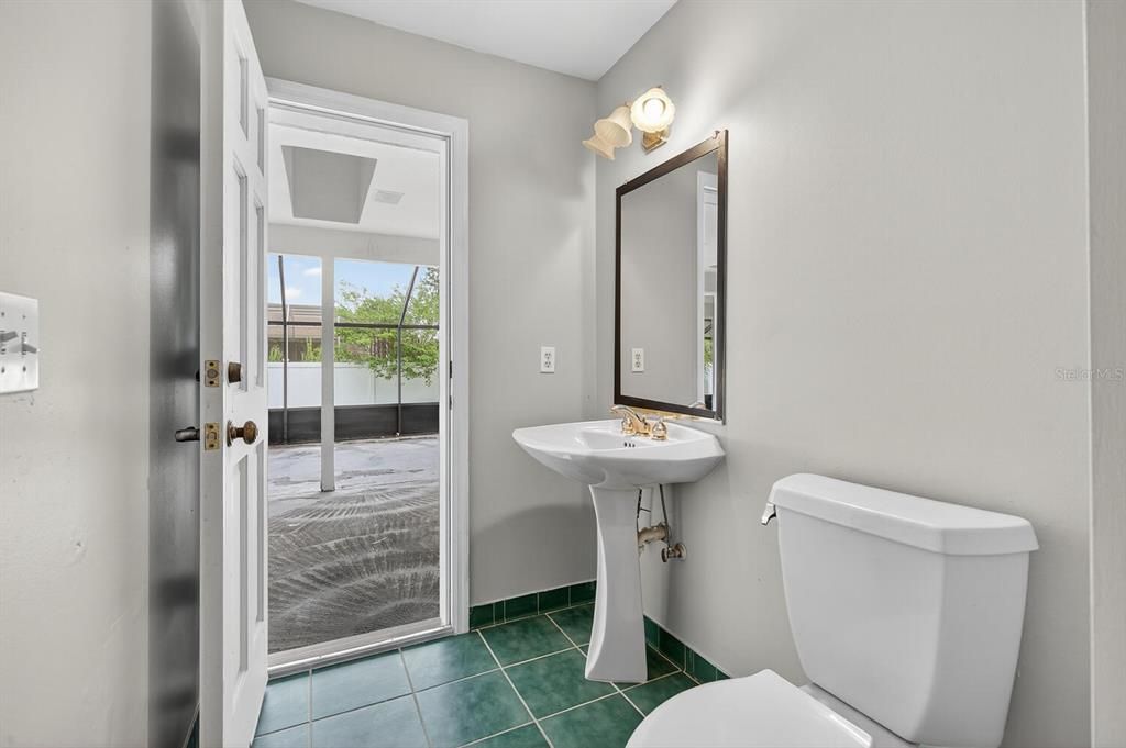 Activo con contrato: $319,900 (4 camas, 2 baños, 2143 Pies cuadrados)