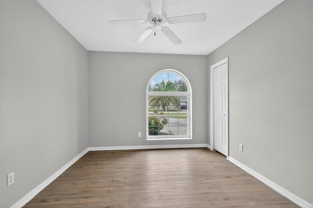 Activo con contrato: $319,900 (4 camas, 2 baños, 2143 Pies cuadrados)