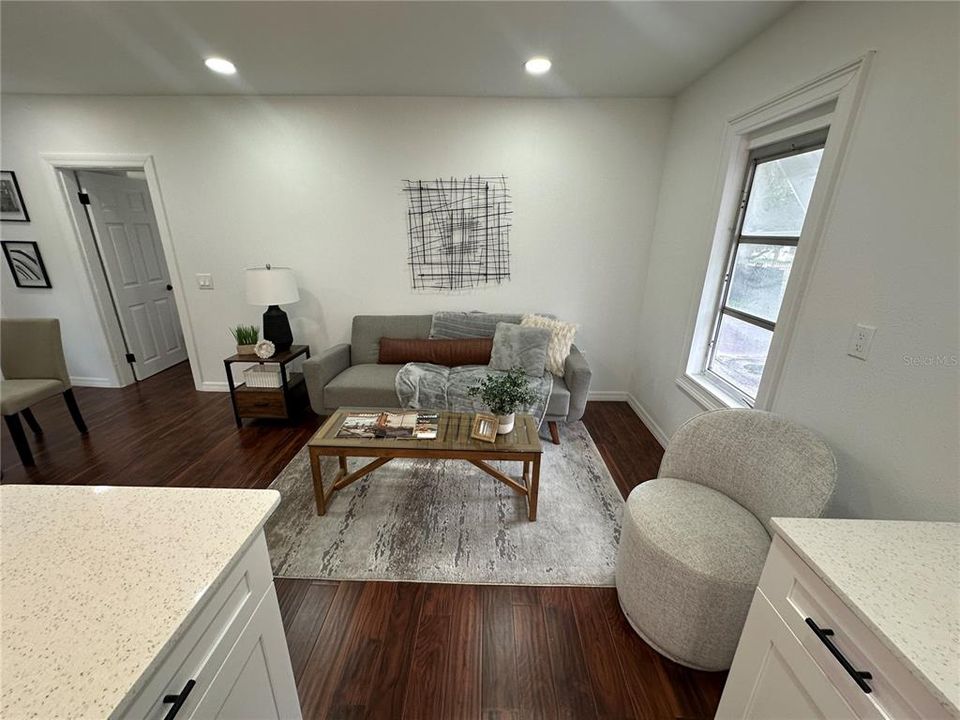 В аренду: $1,350 (1 спален, 1 ванн, 900 Квадратных фут)