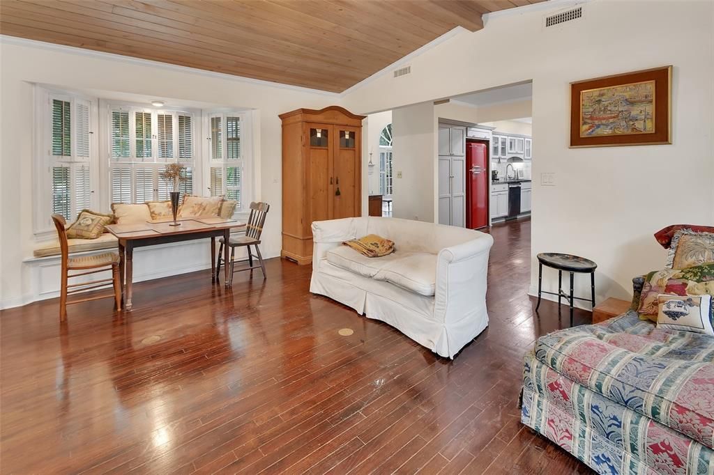 待售: $449,000 (3 贝兹, 2 浴室, 2369 平方英尺)