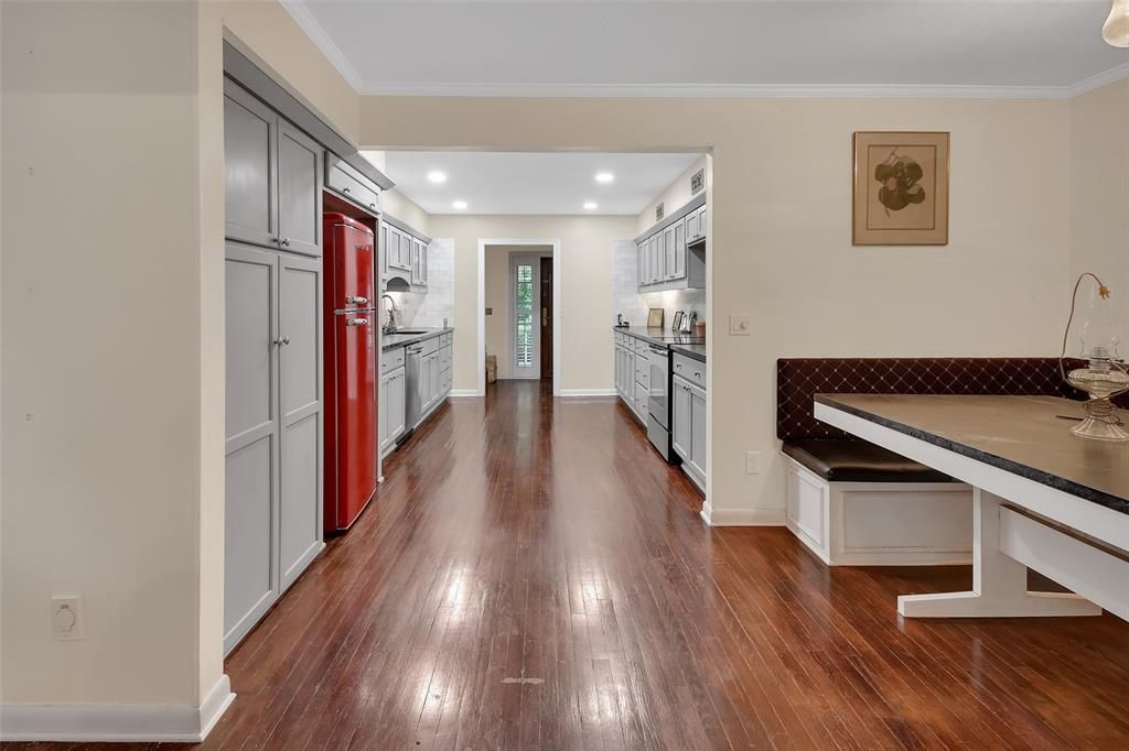 待售: $449,000 (3 贝兹, 2 浴室, 2369 平方英尺)