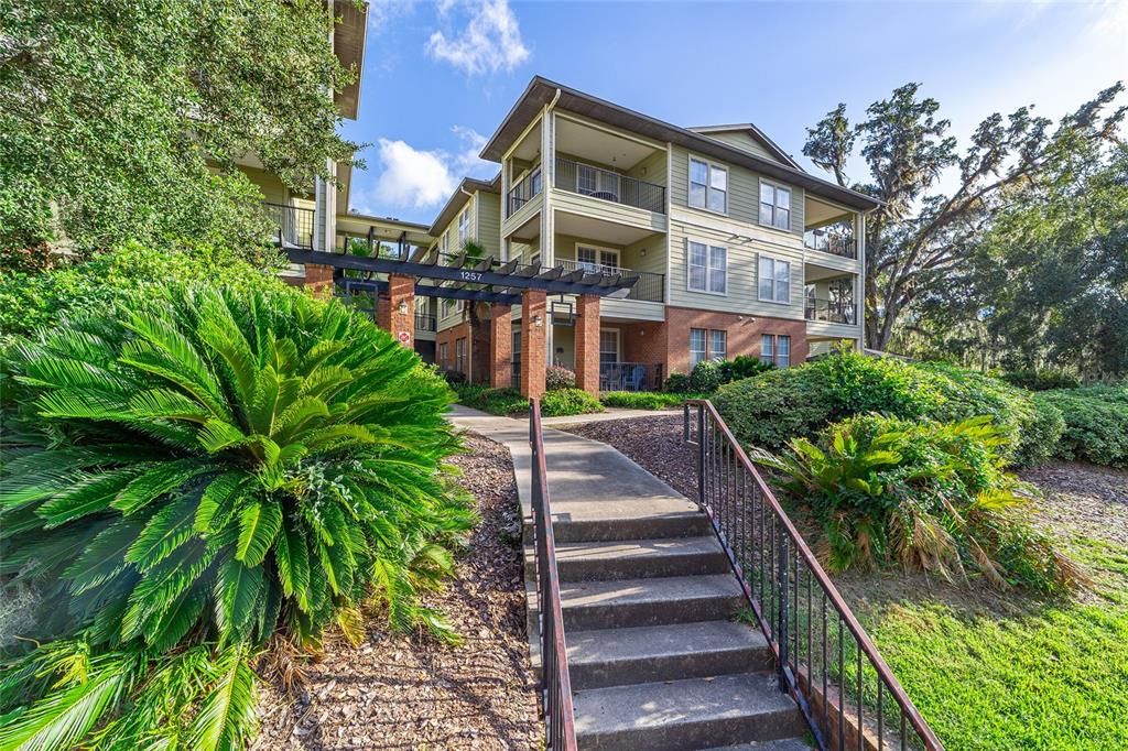 Recently Sold: $420,000 (3 beds, 3 baths, 1330 Square Feet)