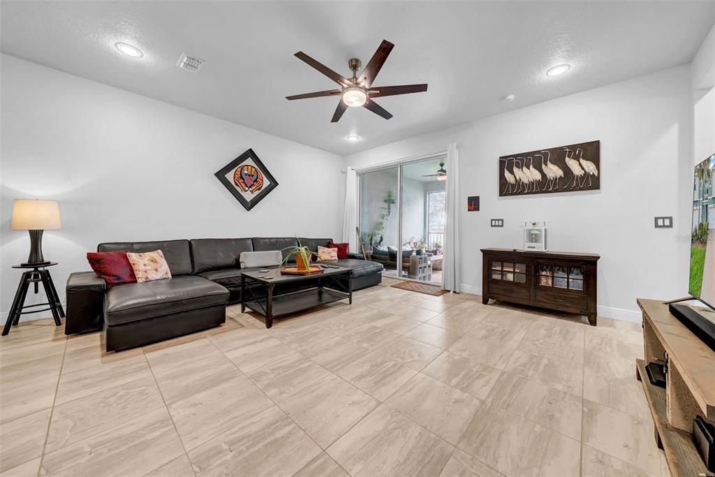 待售: $669,000 (4 贝兹, 3 浴室, 2587 平方英尺)