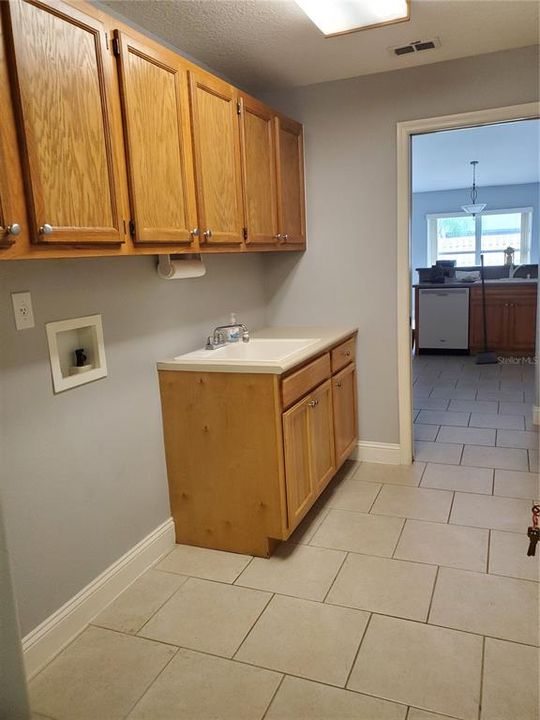 В аренду: $1,850 (3 спален, 2 ванн, 1775 Квадратных фут)