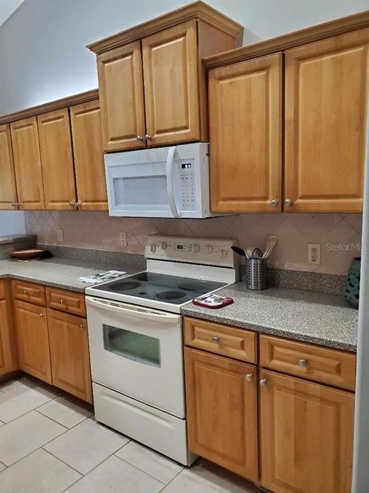 В аренду: $1,850 (3 спален, 2 ванн, 1775 Квадратных фут)