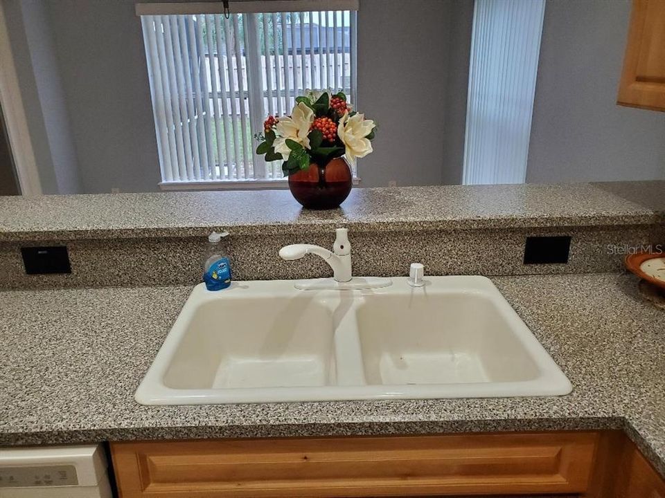 В аренду: $1,850 (3 спален, 2 ванн, 1775 Квадратных фут)