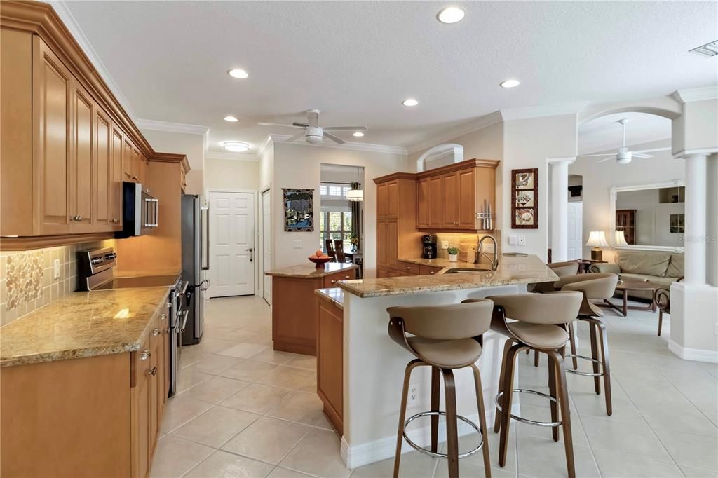 合同活跃: $519,000 (3 贝兹, 2 浴室, 2150 平方英尺)