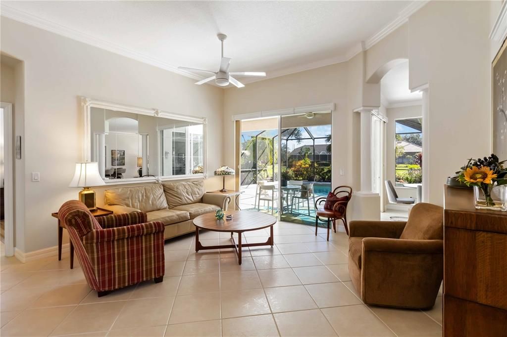 合同活跃: $519,000 (3 贝兹, 2 浴室, 2150 平方英尺)