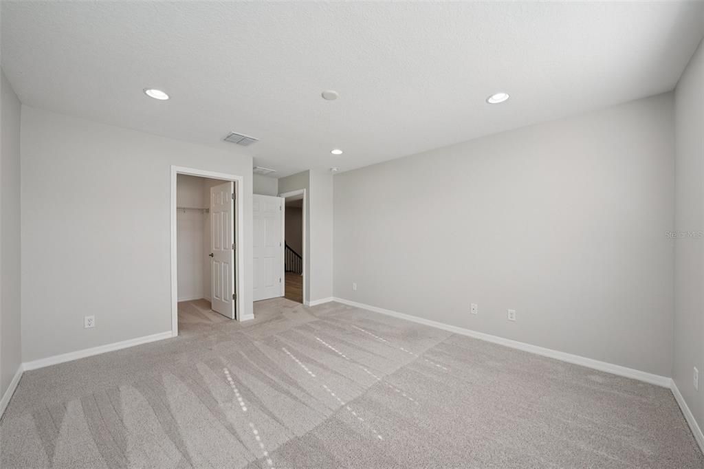 合同活跃: $650,000 (5 贝兹, 4 浴室, 3559 平方英尺)