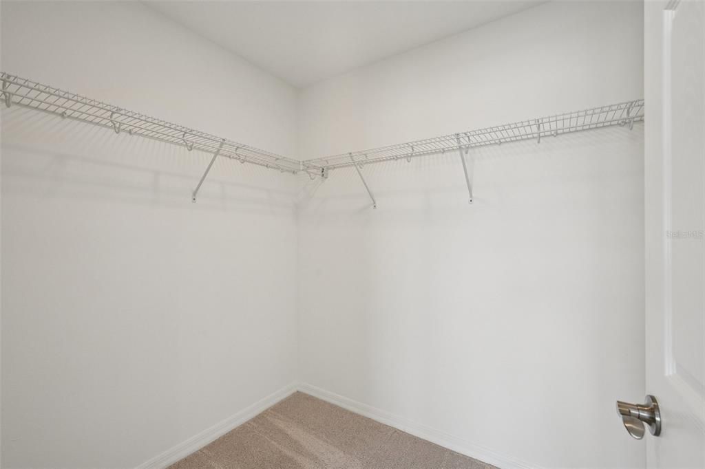 合同活跃: $650,000 (5 贝兹, 4 浴室, 3559 平方英尺)