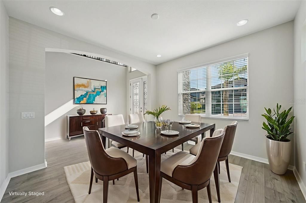 合同活跃: $650,000 (5 贝兹, 4 浴室, 3559 平方英尺)