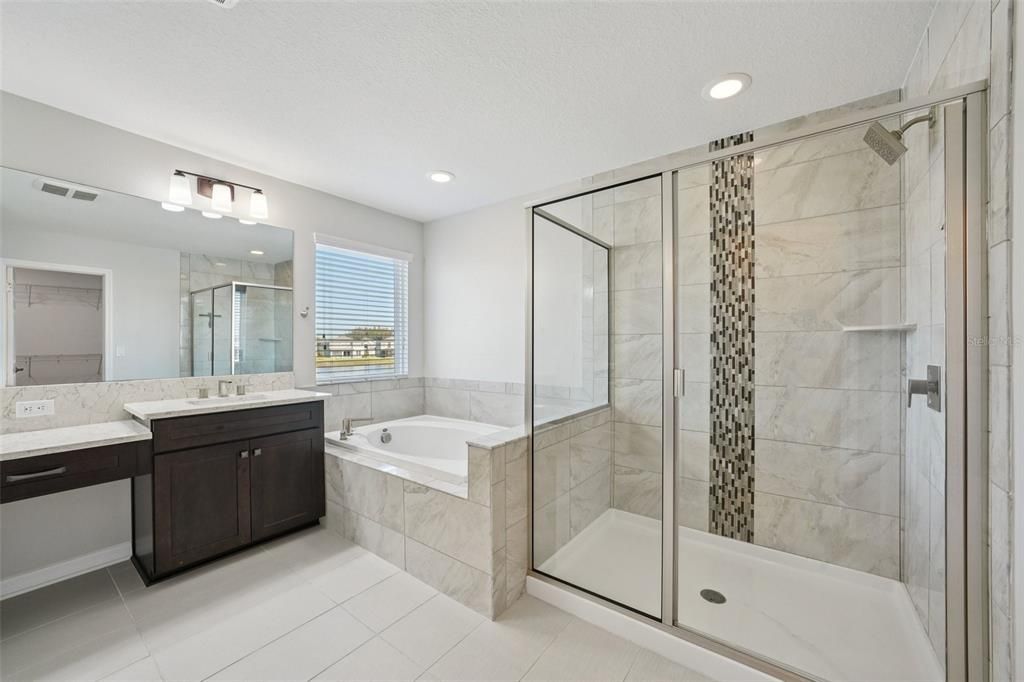 合同活跃: $650,000 (5 贝兹, 4 浴室, 3559 平方英尺)