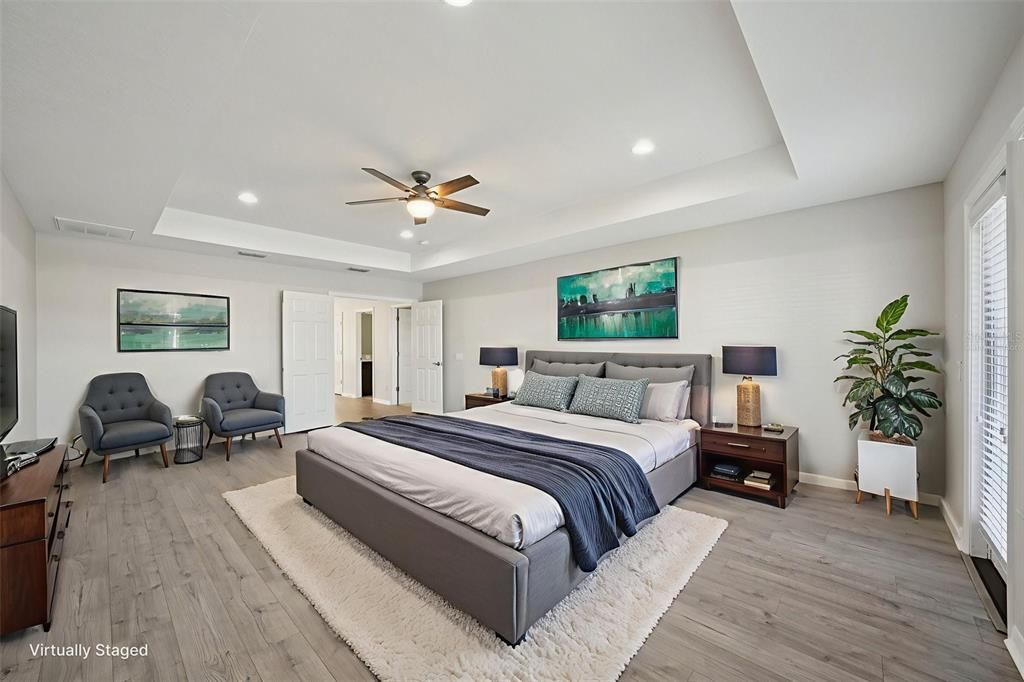 合同活跃: $650,000 (5 贝兹, 4 浴室, 3559 平方英尺)