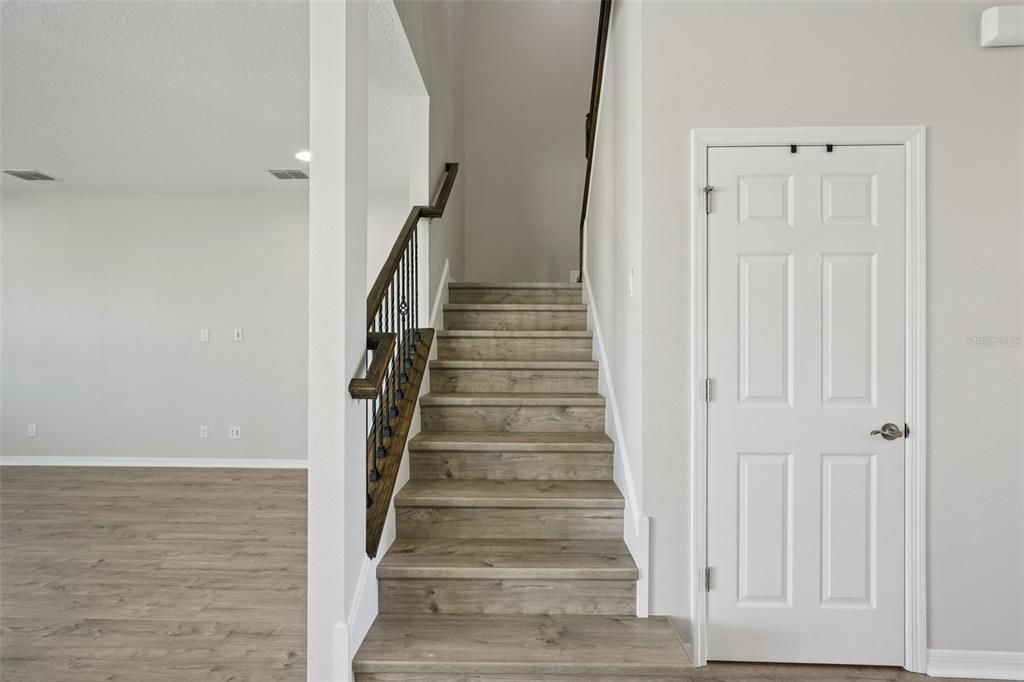 合同活跃: $650,000 (5 贝兹, 4 浴室, 3559 平方英尺)