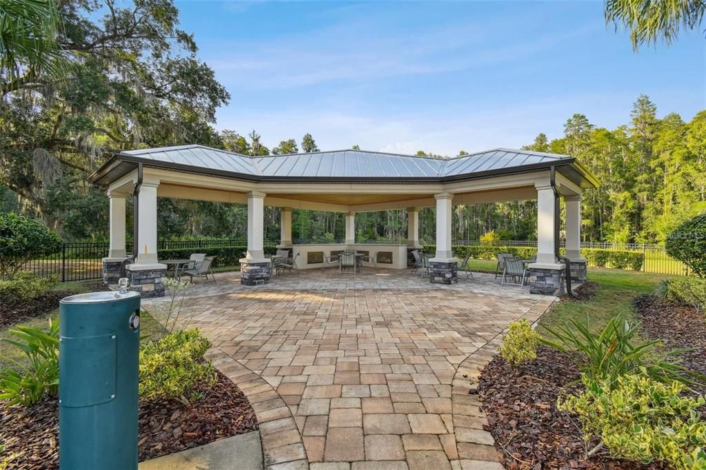 合同活跃: $650,000 (5 贝兹, 4 浴室, 3559 平方英尺)