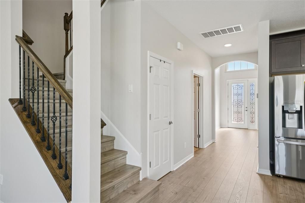 合同活跃: $650,000 (5 贝兹, 4 浴室, 3559 平方英尺)