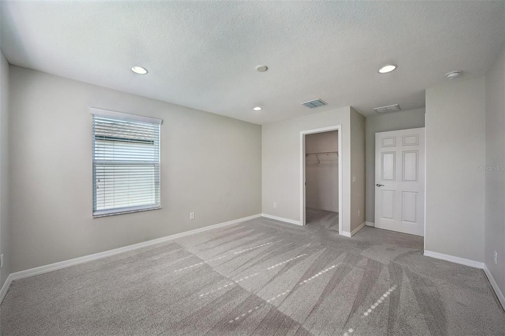 合同活跃: $650,000 (5 贝兹, 4 浴室, 3559 平方英尺)