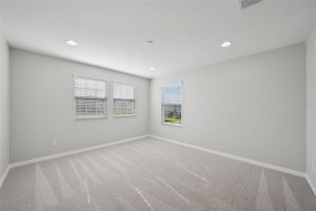 合同活跃: $650,000 (5 贝兹, 4 浴室, 3559 平方英尺)