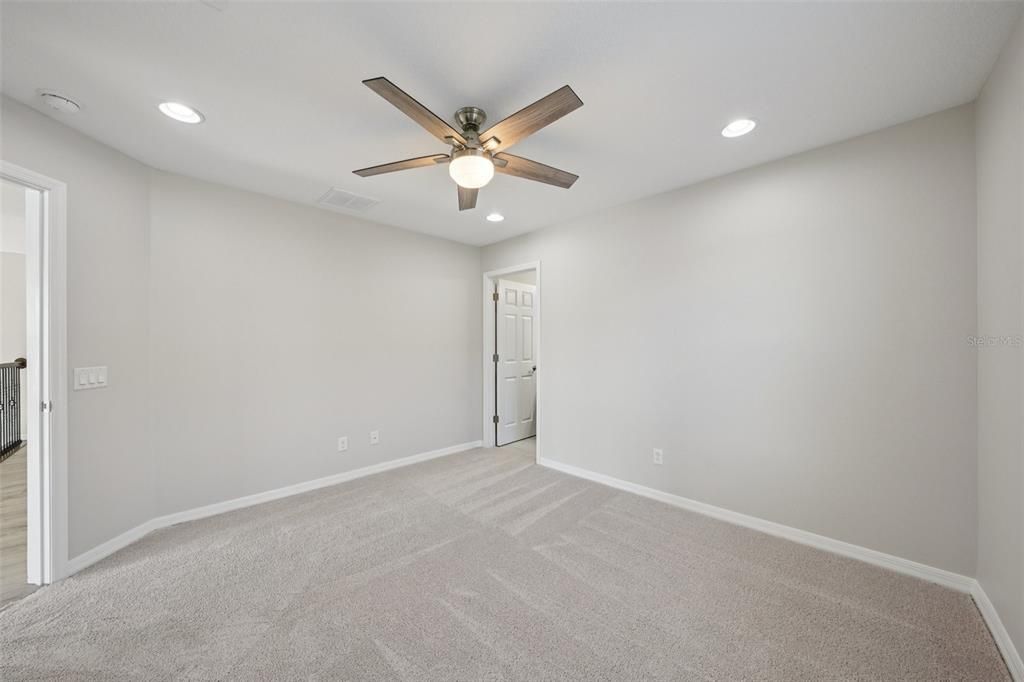 合同活跃: $650,000 (5 贝兹, 4 浴室, 3559 平方英尺)