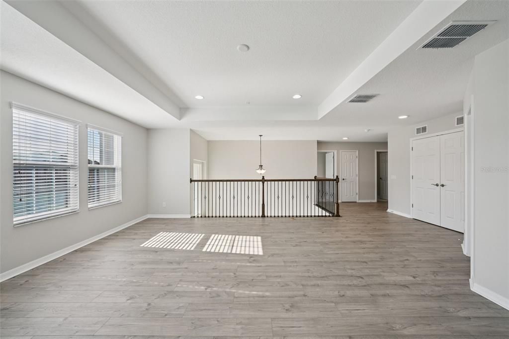 合同活跃: $650,000 (5 贝兹, 4 浴室, 3559 平方英尺)