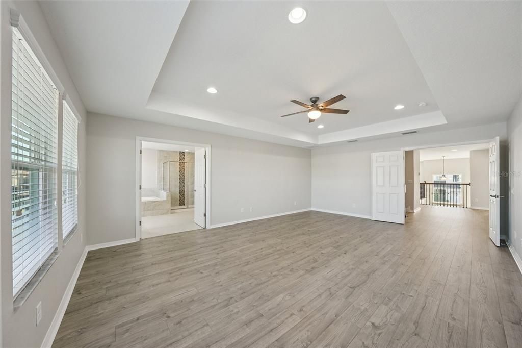 合同活跃: $650,000 (5 贝兹, 4 浴室, 3559 平方英尺)