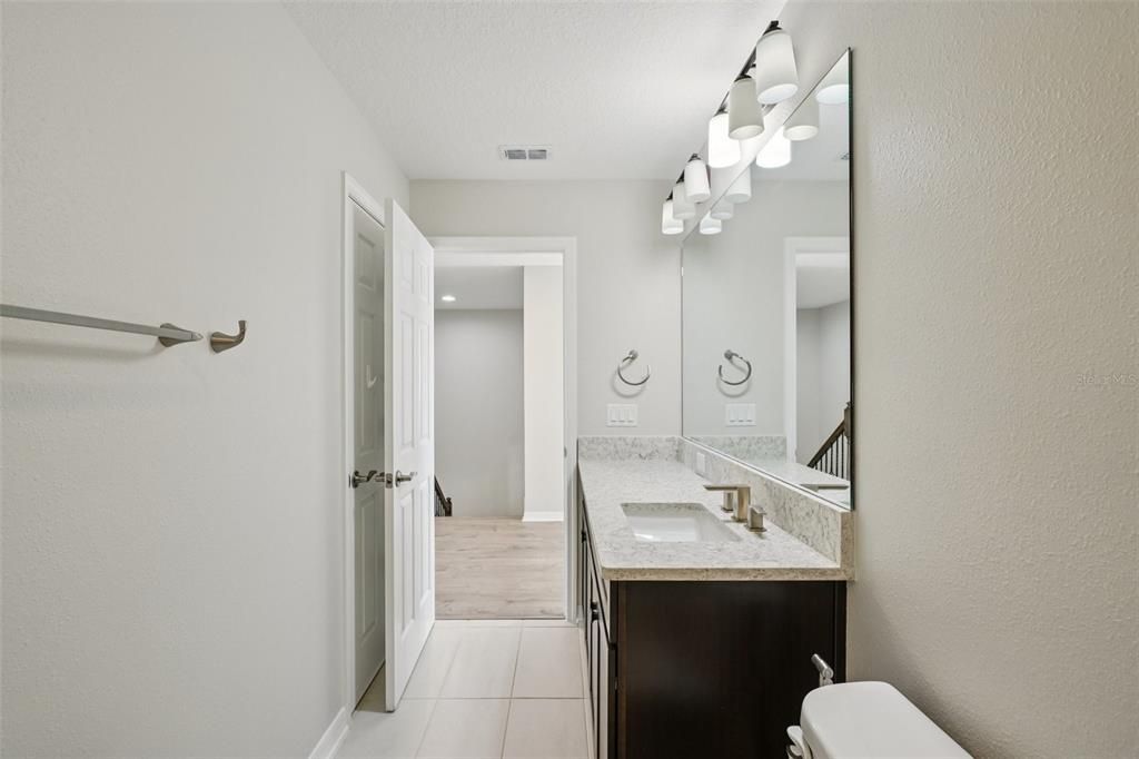 合同活跃: $650,000 (5 贝兹, 4 浴室, 3559 平方英尺)