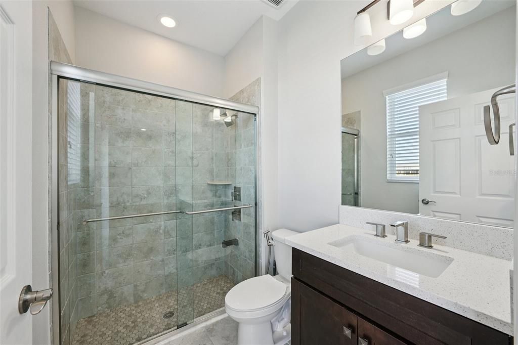 合同活跃: $650,000 (5 贝兹, 4 浴室, 3559 平方英尺)