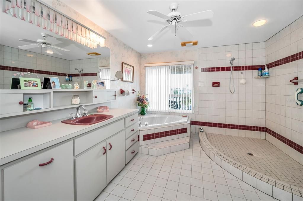 For Sale: $1,100,000 (5 beds, 4 baths, 3302 Square Feet)