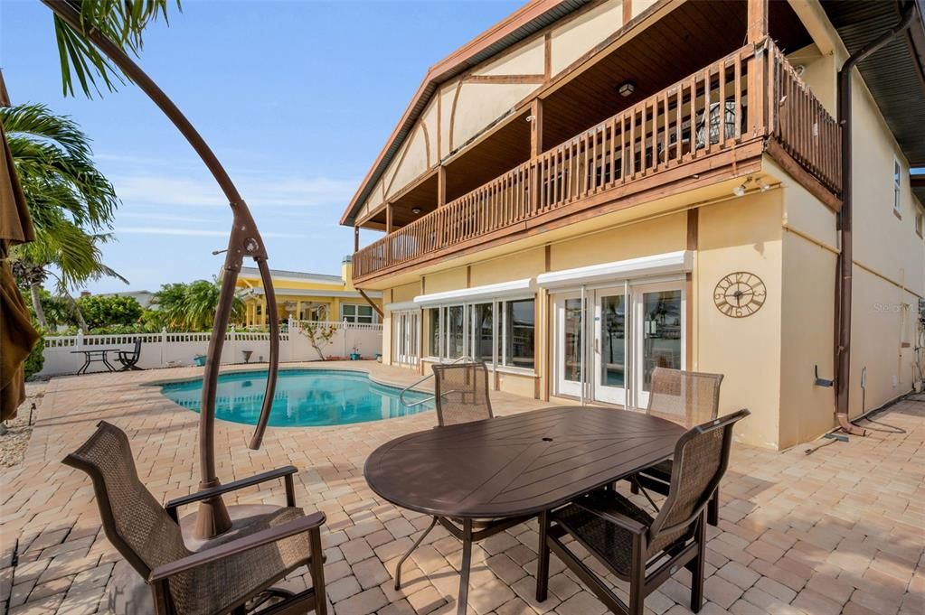 For Sale: $1,100,000 (5 beds, 4 baths, 3302 Square Feet)