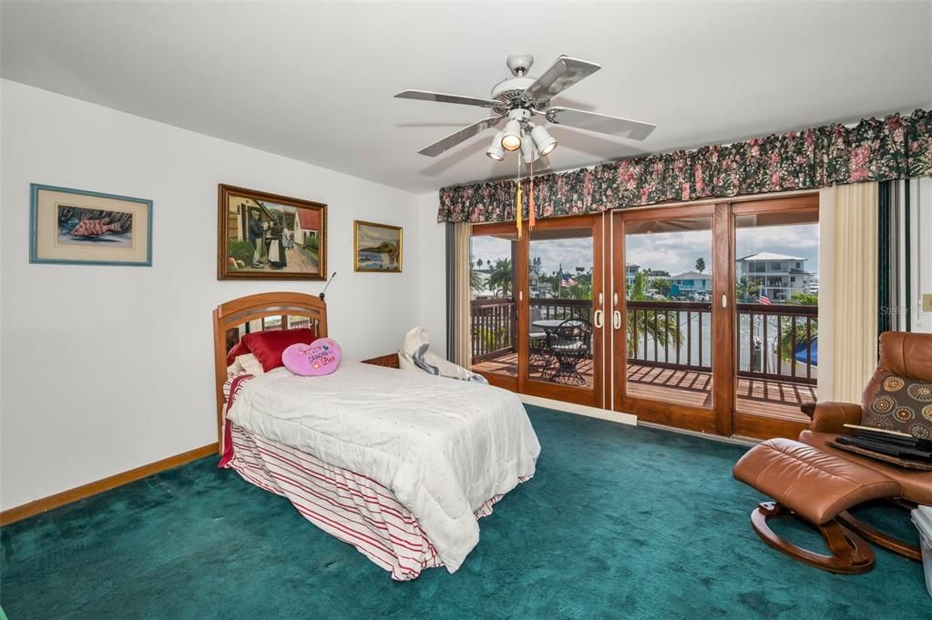 For Sale: $1,100,000 (5 beds, 4 baths, 3302 Square Feet)