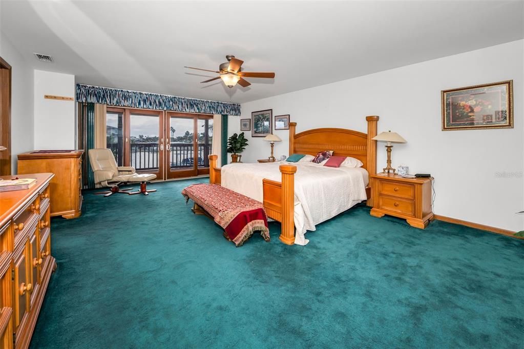 For Sale: $1,100,000 (5 beds, 4 baths, 3302 Square Feet)