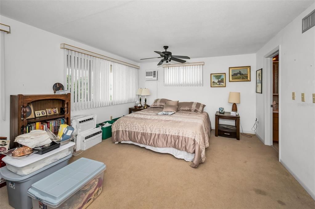 For Sale: $1,100,000 (5 beds, 4 baths, 3302 Square Feet)