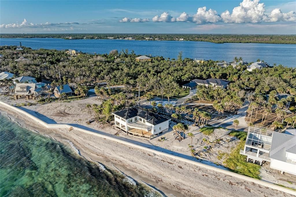 На продажу: $1,749,000 (0.63 acres)
