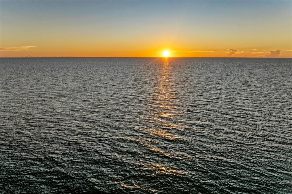 На продажу: $1,749,000 (0.63 acres)