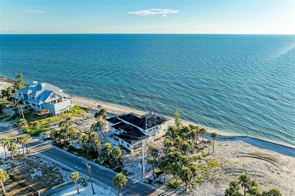 На продажу: $1,749,000 (0.63 acres)